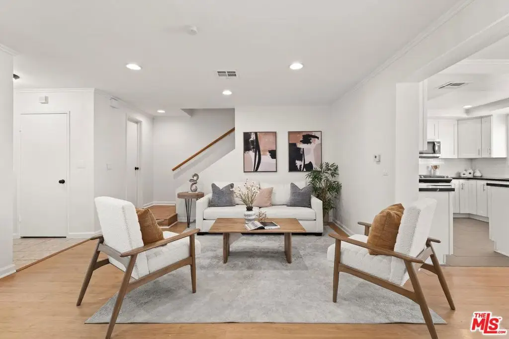 18550 Hatteras Street #14, Tarzana, CA 91356 - Image #1