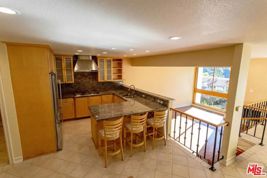 17097 Palisades Circle, Pacific Palisades, CA 90272 - Image #2