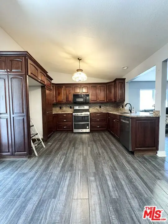 24431 Cheryl Kelton Place, Newhall, CA 91321 - Image #3