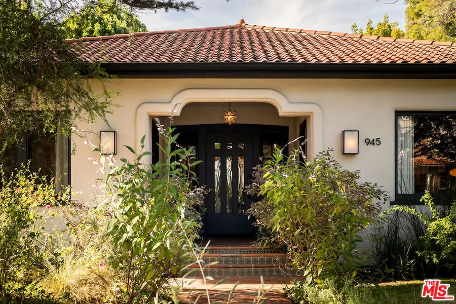 945 S Muirfield Road, Los Angeles, CA 90019 - Image #2