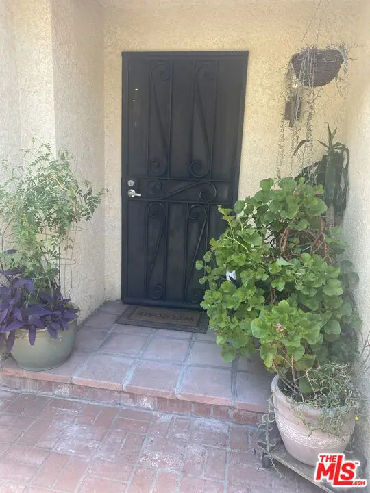 18417 Collins Street #A, Tarzana, CA 91356 - #2
