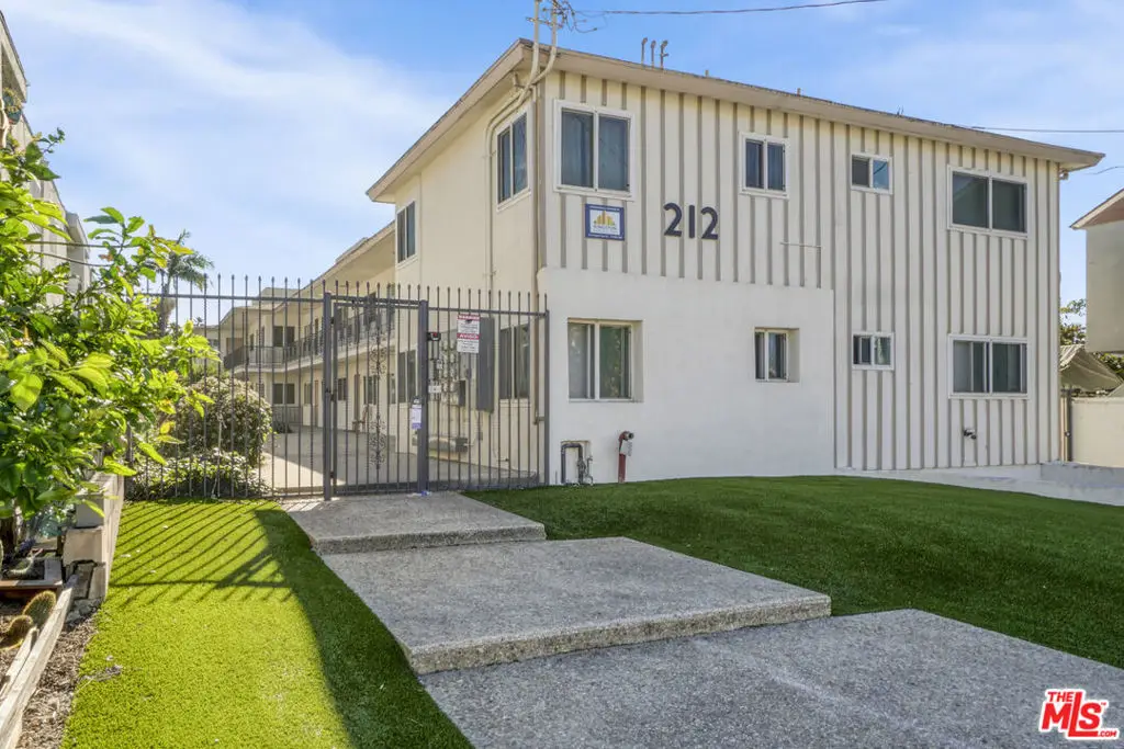 212 E Tamarack Avenue, Inglewood, CA 90301 - #1