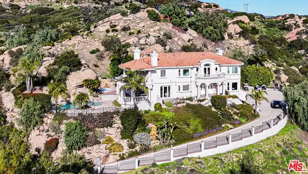 7449 Studio Road, Canoga Park, CA 91304