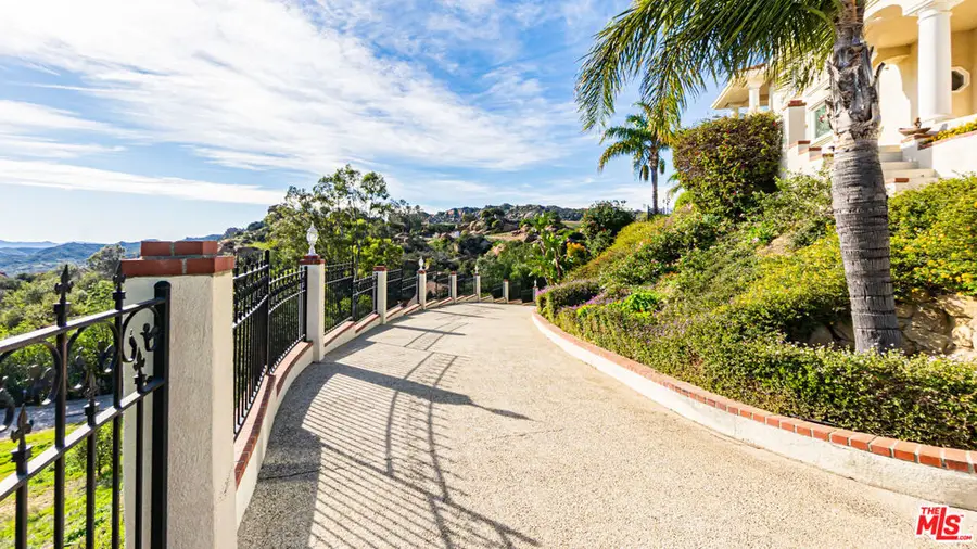 7449 Studio Road, Canoga Park, CA 91304 - #2