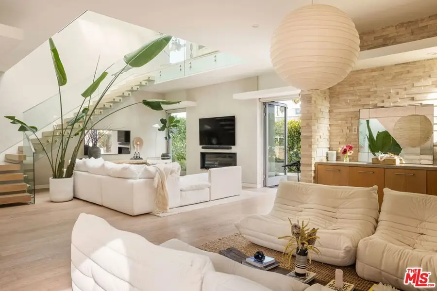 2413 Wilson Avenue, Venice, CA 90291 - Image #2