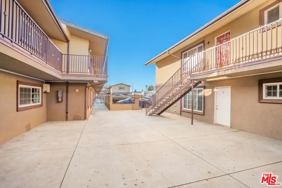 6653 Darby Avenue, Reseda, CA 91335 - #2
