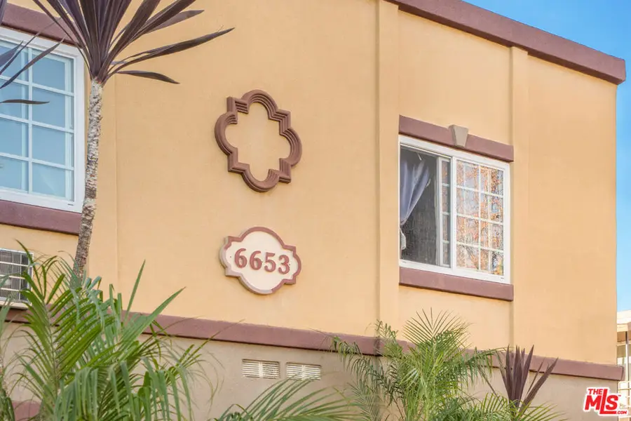 6653 Darby Avenue, Reseda, CA 91335 - #3