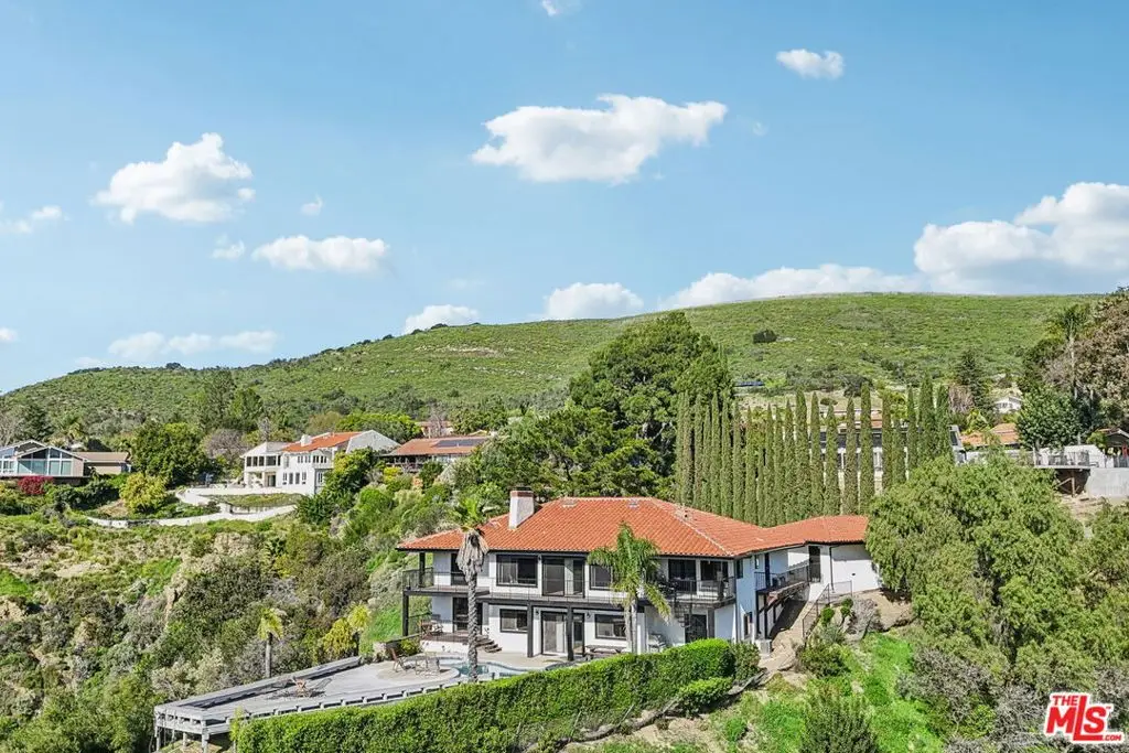 1821 Calle Petaluma, Thousand Oaks, CA 91360 - Image #1