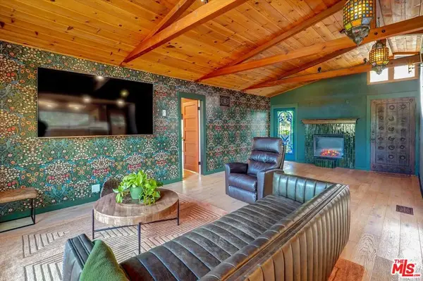 19643 Valley View Dr, Topanga, CA 90290