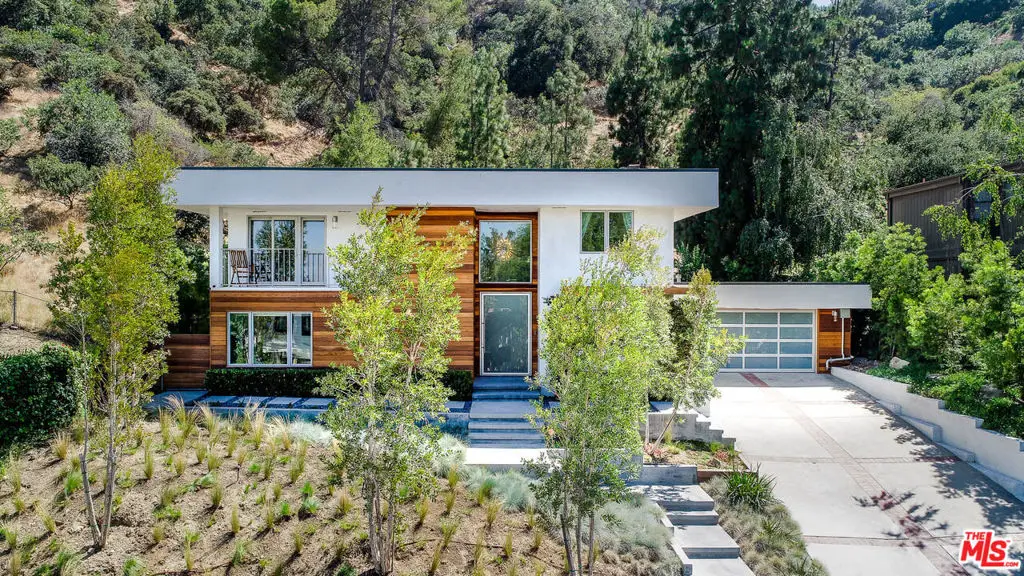 10832 Wrightwood Lane, Studio City, CA 91604 - Image #1