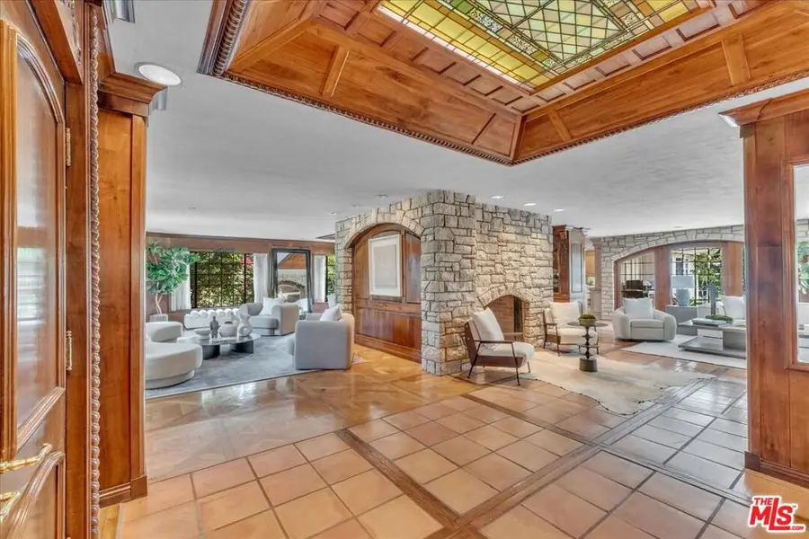 16560 Park Lane Circle, Los Angeles, CA 90049 - #2