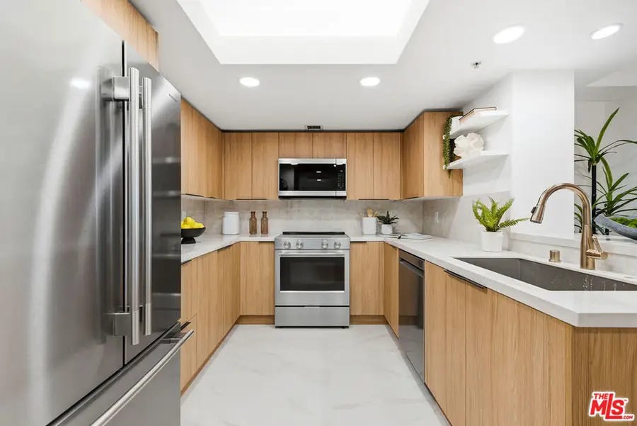 13700 Marina Pointe Drive #511, Marina Del Rey, CA 90292 - Image #2