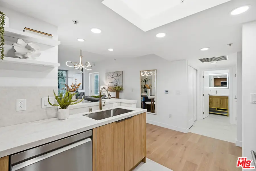 13700 Marina Pointe Drive #511, Marina Del Rey, CA 90292 - Image #3