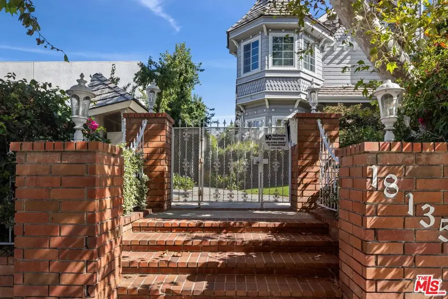 18135 Burbank Boulevard #6, Tarzana, CA 91356 - Image #2