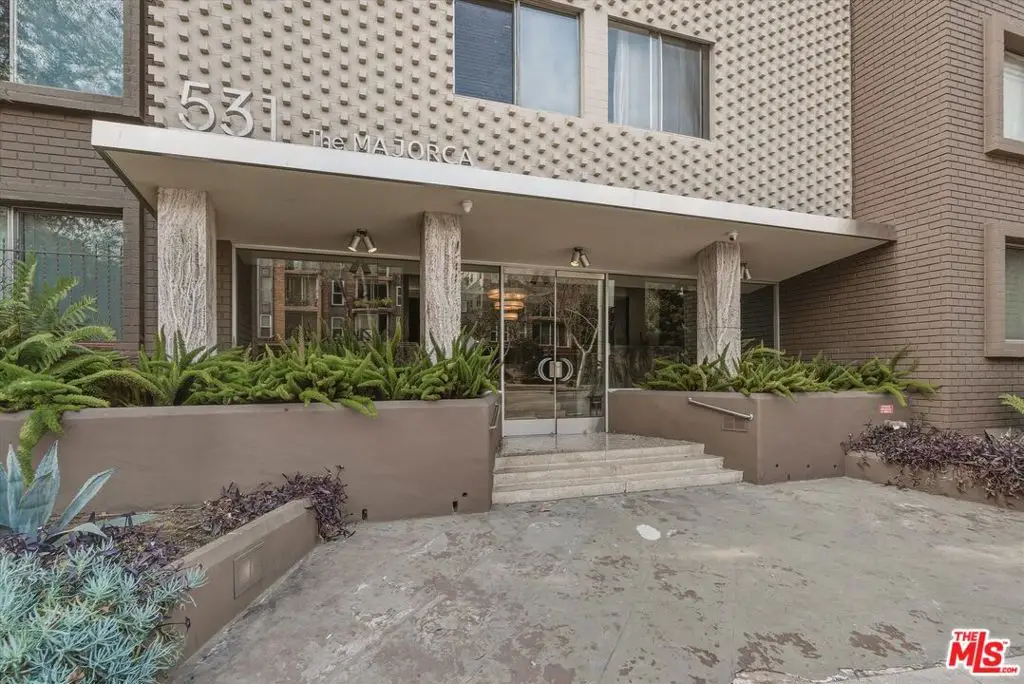 531 N Rossmore Avenue #301, Los Angeles, CA 90004 - Image #1