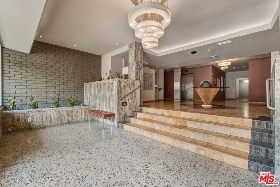 531 N Rossmore Avenue #301, Los Angeles, CA 90004 - Image #2