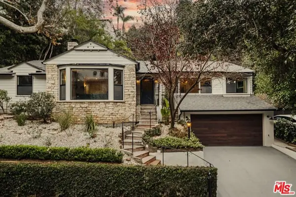 3042 N Beachwood Drive, Los Angeles, CA 90068