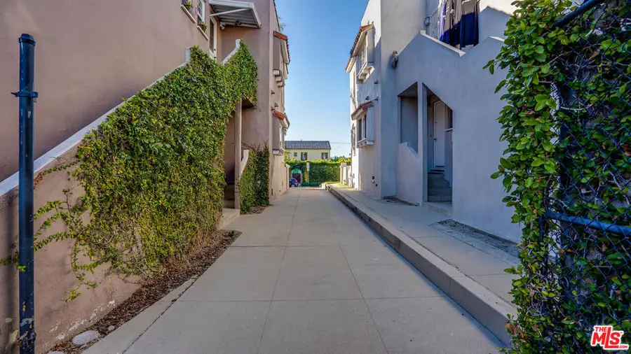 1306 S Longwood Avenue, Los Angeles, CA 90019 - #2