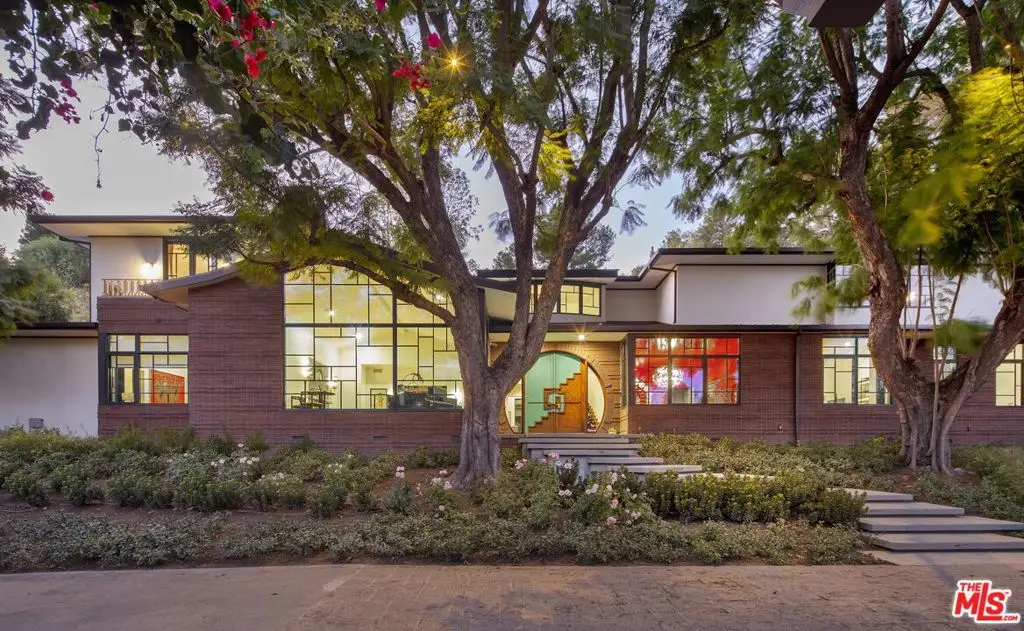 16001 Woodvale Road, Encino, CA 91436 - Image #1