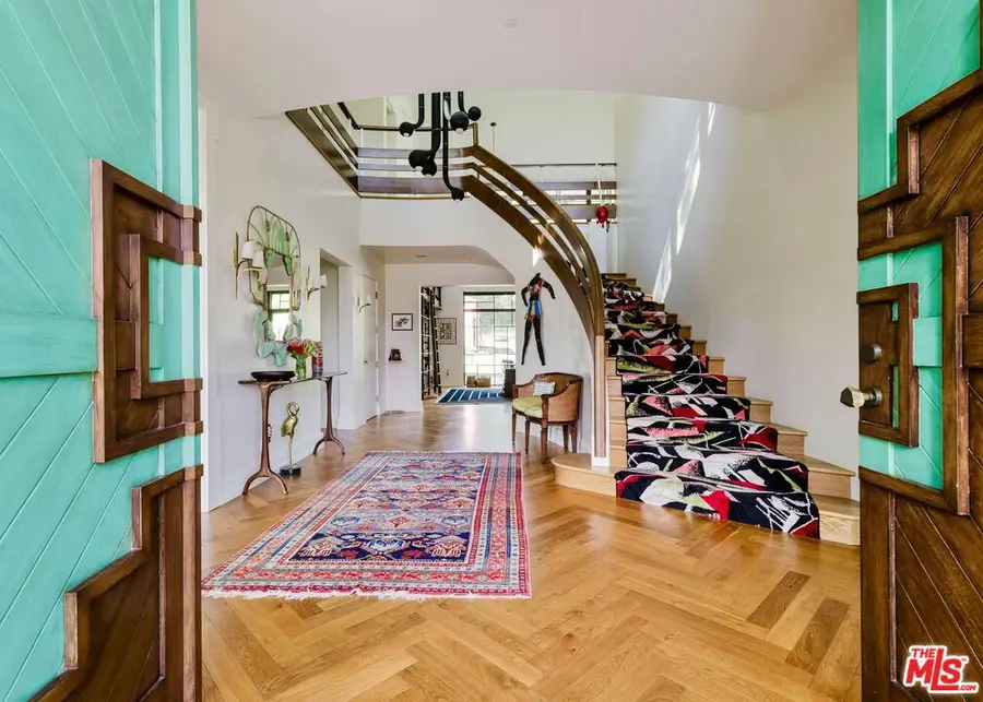 16001 Woodvale Road, Encino, CA 91436 - Image #3