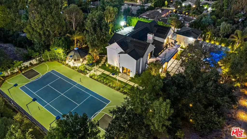 18762 Wells Drive, Tarzana, CA 91356 - #1