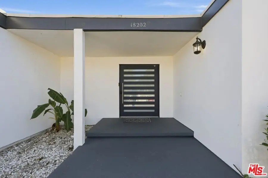 18202 Lake Encino Drive, Encino, CA 91316 - Image #3