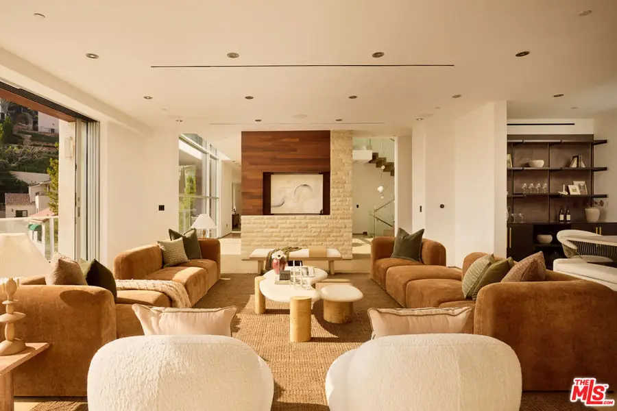 1700 Queens Court, Los Angeles, CA 90069 - Image #2