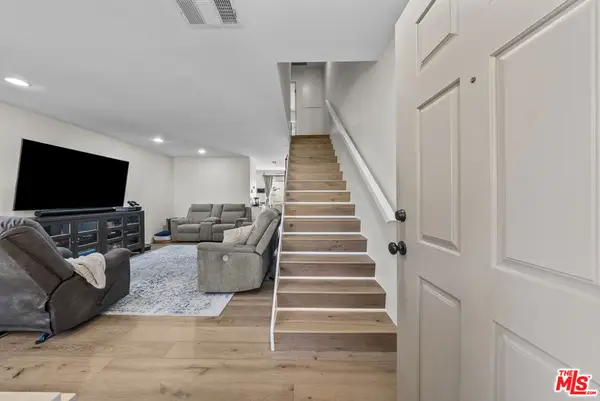 19124 Hamlin Street #4, Reseda, CA 91335