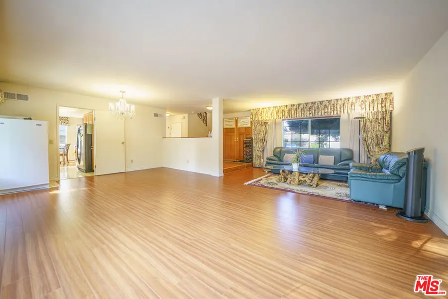 10228 Hanna Avenue, Chatsworth, CA 91311 - Image #2