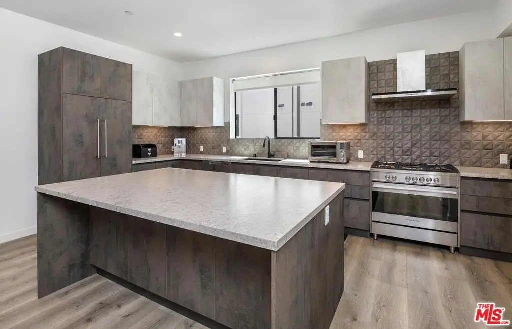 4724 N Village Court Lane, Valley Village, CA 91607 - #1