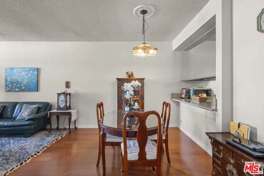 729 S Hobart Boulevard #40, Los Angeles, CA 90005 - Image #3