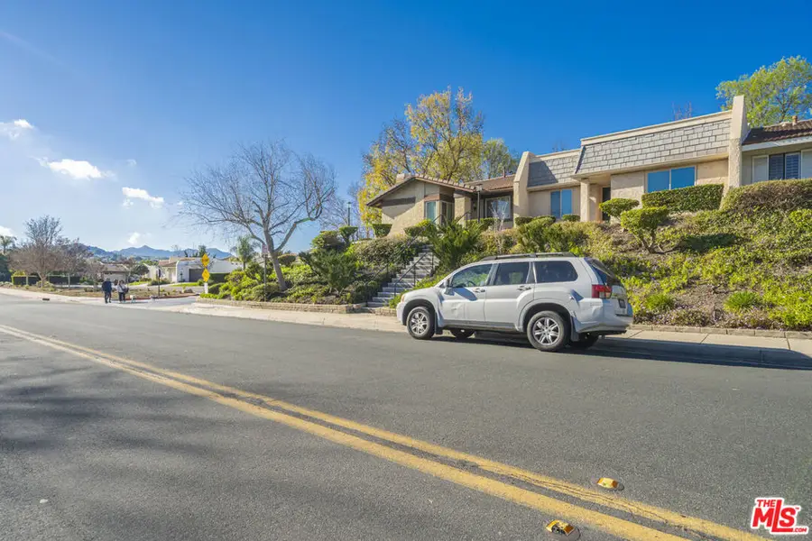 2830 Lakeridge Lane, Westlake Village, CA 91361 - Image #2