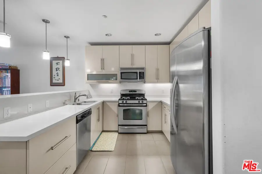 733 S Manhattan Place #401, Los Angeles, CA 90005 - Image #3