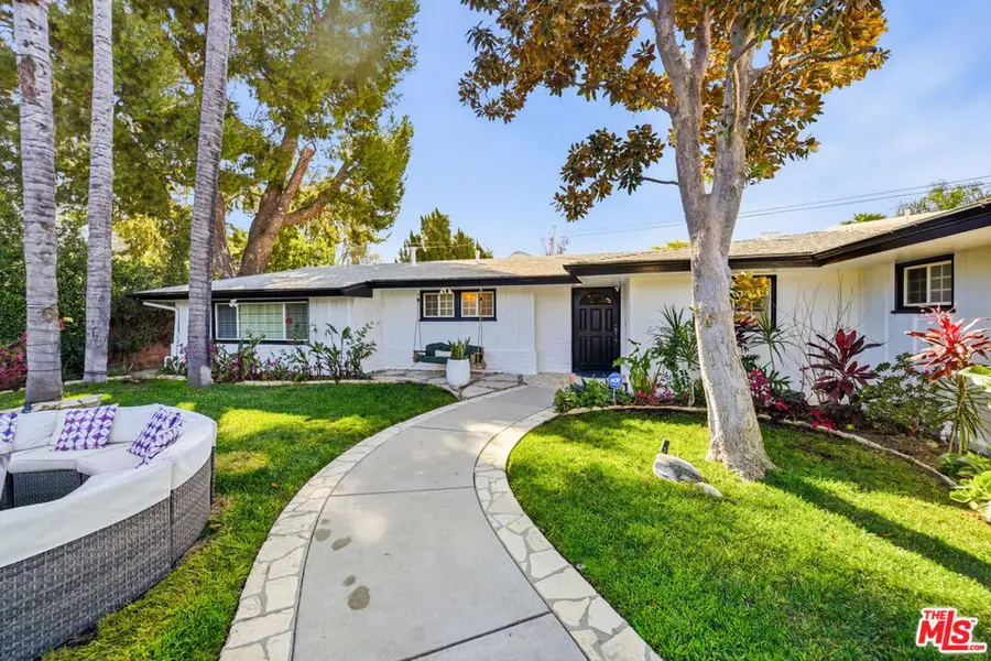 22428 Victory Boulevard, Woodland Hills, CA 91367 - Image #3