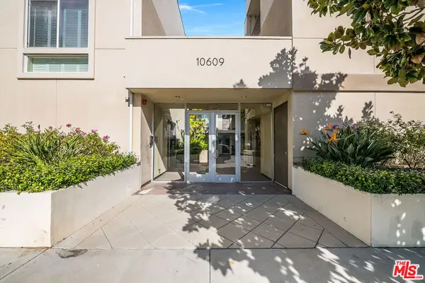 10609 Bloomfield Street #305, Toluca Lake, CA 91602