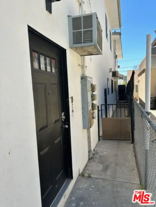 4534 Kingswell Avenue, Los Angeles, CA 90027 - #3