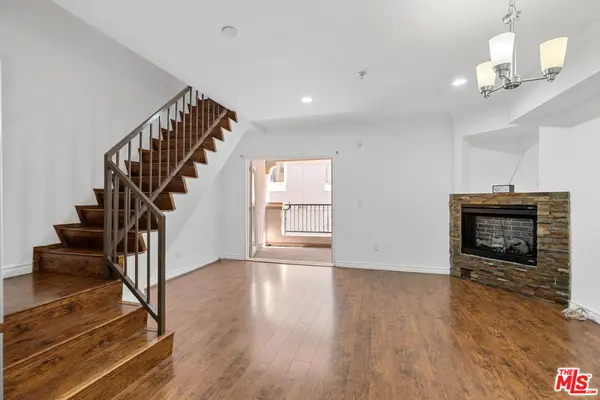 5633 Carlton Way #203, Los Angeles, CA 90028