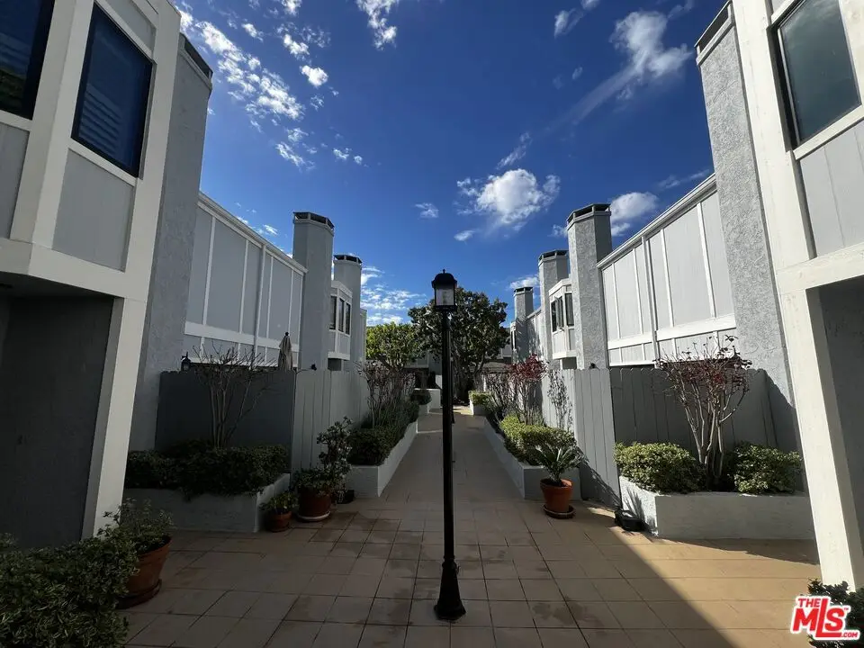 1044 20th Street #11, Santa Monica, CA 90403 - #1