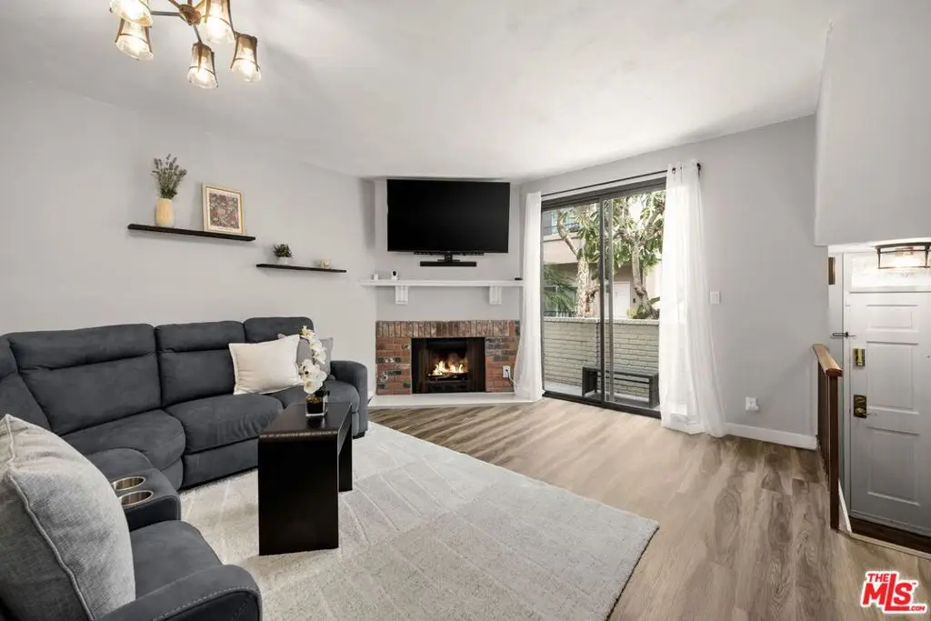 6540 Hayvenhurst Avenue #3, Lake Balboa, CA 91406 - #1