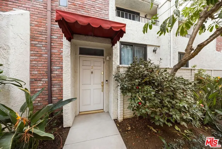 6540 Hayvenhurst Avenue #3, Lake Balboa, CA 91406 - #3