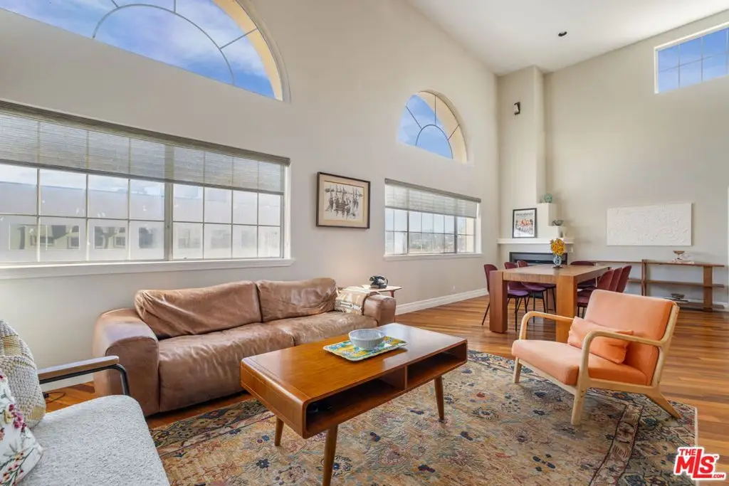 10824 Bloomfield Street #304, Toluca Lake, CA 91602 - #1