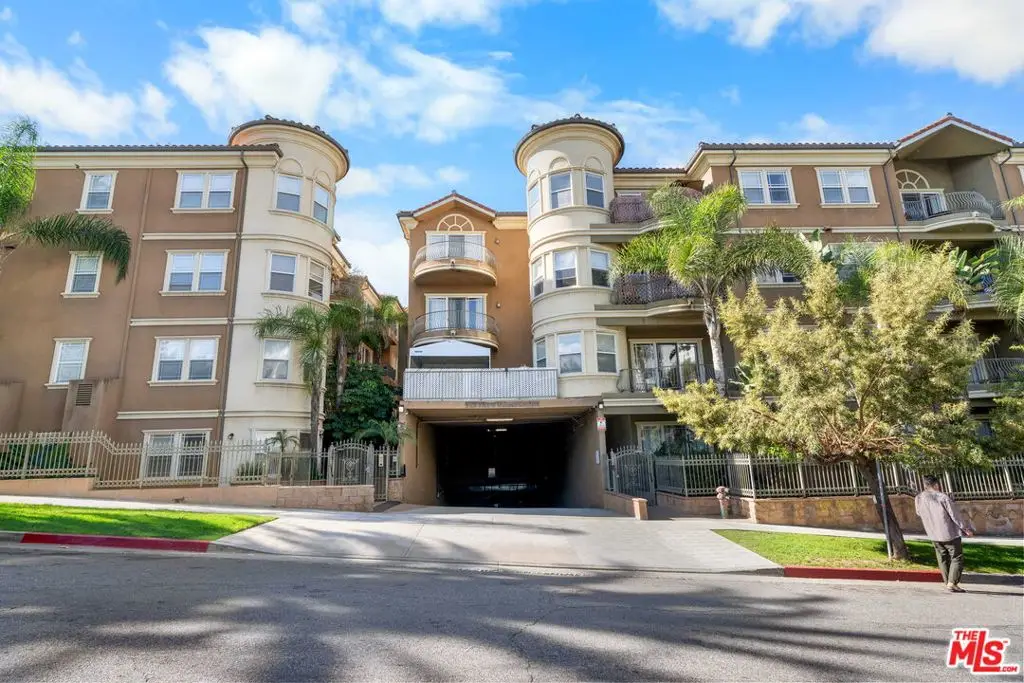 917 S New Hampshire Avenue #202, Los Angeles, CA 90006 - #1