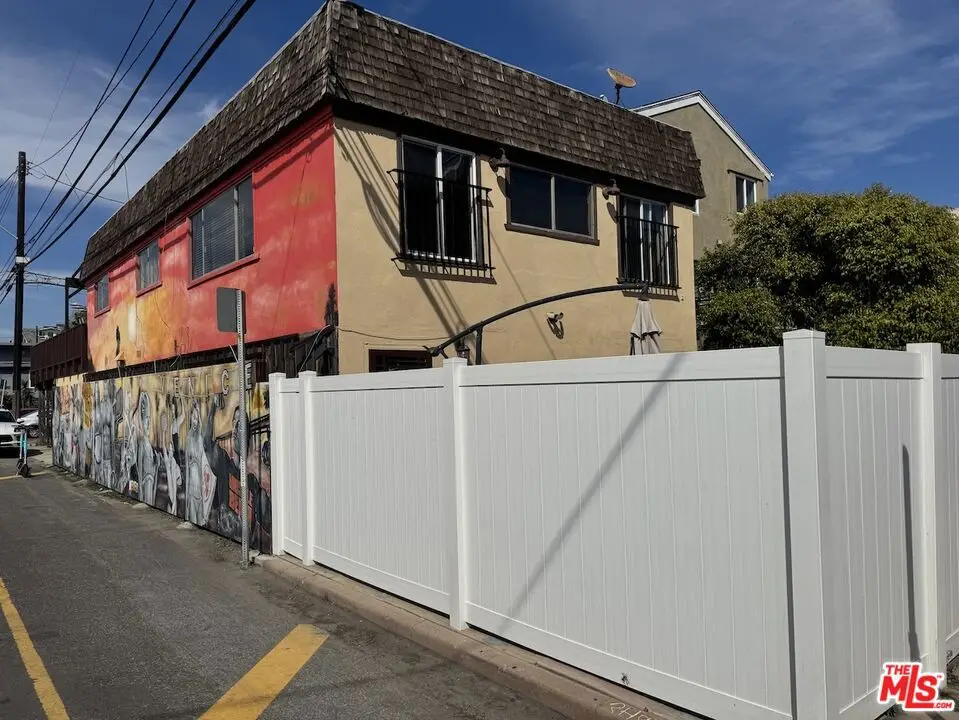 9 19th Avenue, Venice, CA 90291 - #1