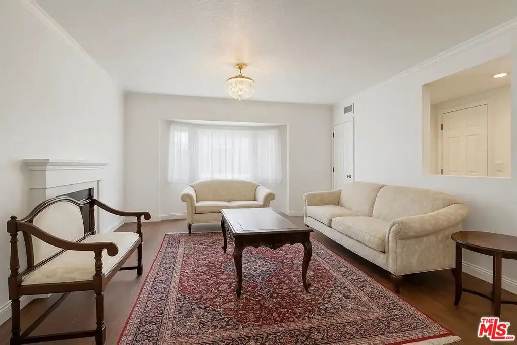 21620 Burbank Boulevard #9, Woodland Hills, CA 91367 - #1