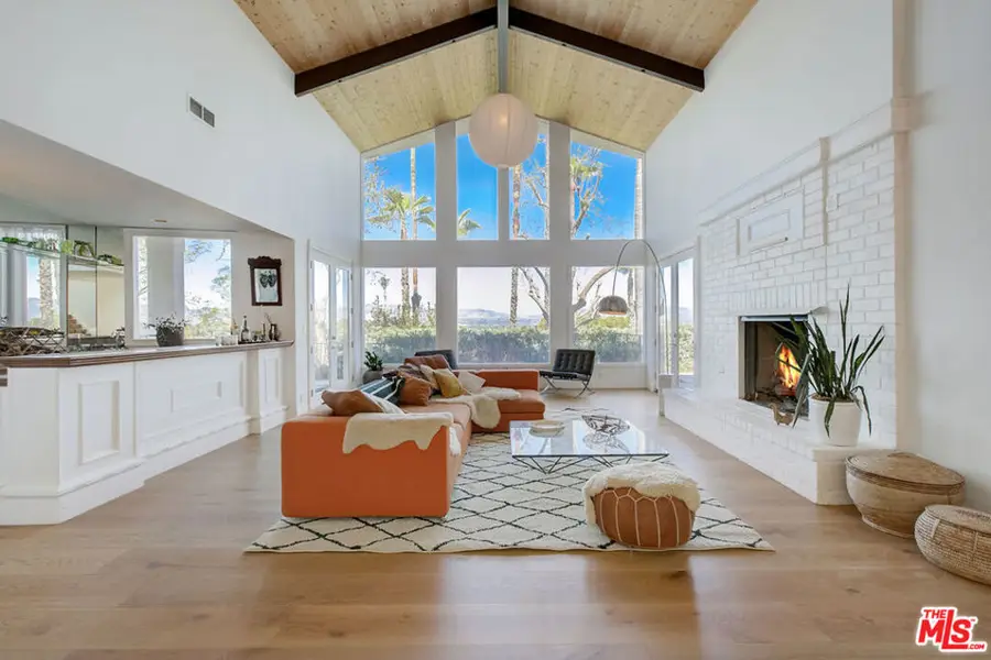 4915 Winnetka Avenue, Woodland Hills, CA 91364 - #2