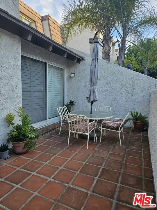 18326 Collins Street #F, Tarzana, CA 91356 - #3