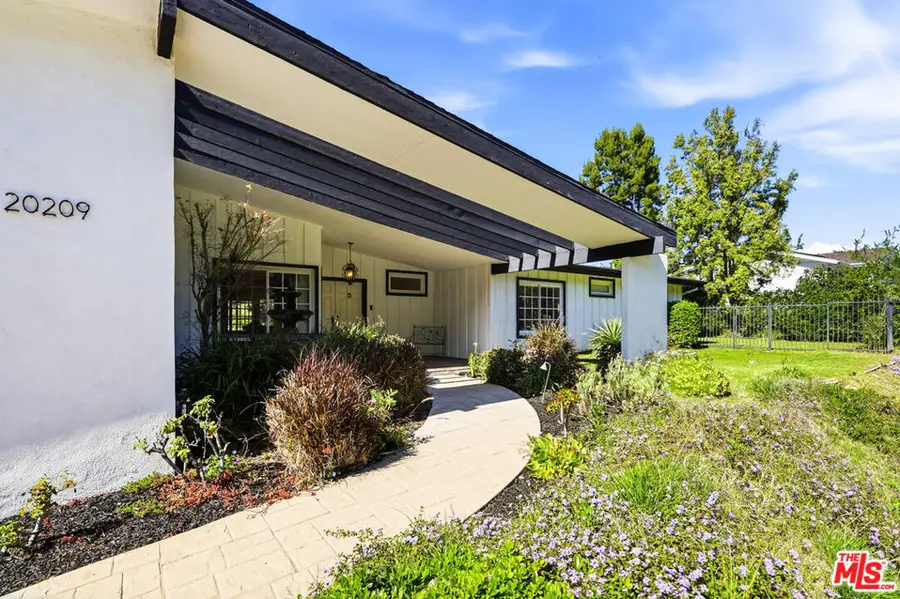 20209 Wells Drive, Woodland Hills, CA 91364 - #2
