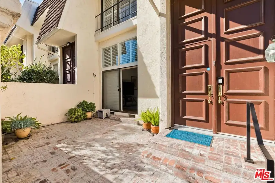 1/2 Randi Avenue, Woodland Hills, CA 91367 - #2