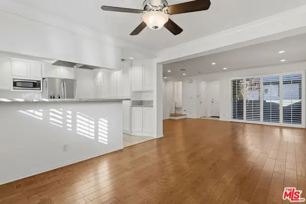 18550 Hatteras Street #45, Tarzana, CA 91356