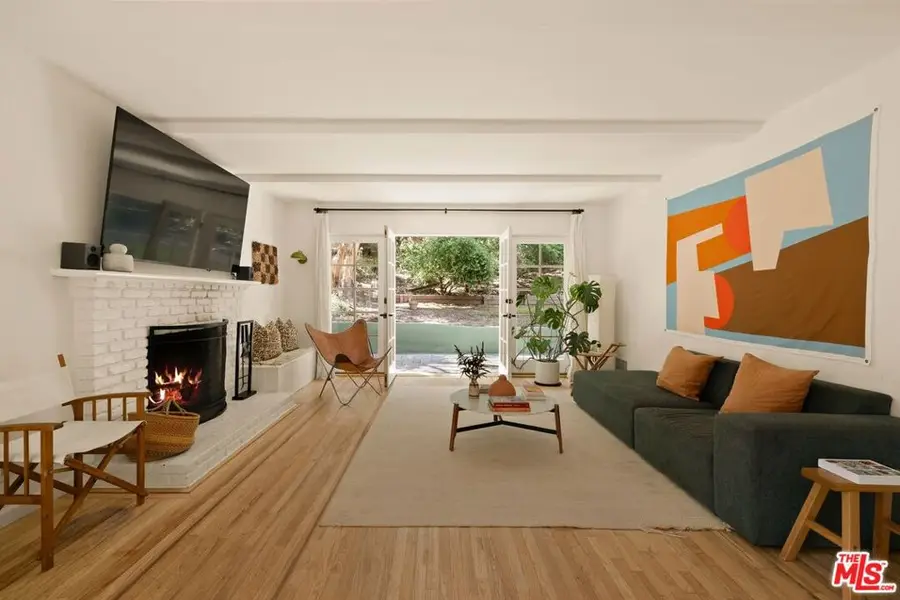 5131 Tendilla Avenue, Woodland Hills, CA 91364 - #2